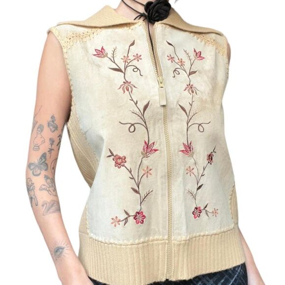Designers Studio Originals Suede Embroidered Sweater Vest Women's Size Small - Picture 2 of 8